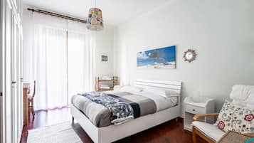 2 Schlafzimmer, Schreibtisch, Bügeleisen/Bügelbrett