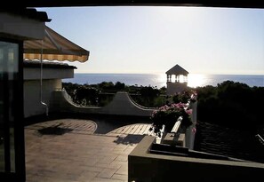 Property grounds - QUADRI LIBEROTTO: THREE-BEDROOM APARTMENT IN VILLA, with splendid sea view (Orosei)