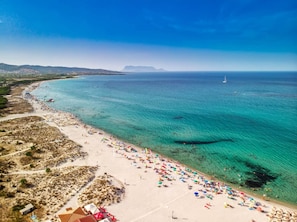 Beach - CASA DORA: ELEGANT THREE-ROOM APARTMENT, very close to the beaches of Li Cuppula (Budoni)