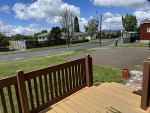 Property grounds - 4 Beds Including 2 Double Beds, 1 Single Bed, 1 Double Sofa Bed, Studio, 6 Chapman Place, Rotorua (Rotorua)