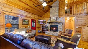 Smart TV, fireplace - Oar & Arrow · Wilderness Retreat: Hot Tub, Grill, King Suites (Broken Bow)