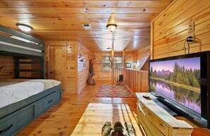 2 bedrooms, iron/ironing board, free WiFi, bed sheets - Oar & Arrow · Wilderness Retreat: Hot Tub, Grill, King Suites (Broken Bow)