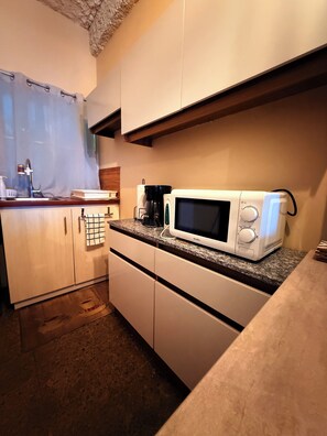 Fridge, microwave, stovetop, coffee/tea maker