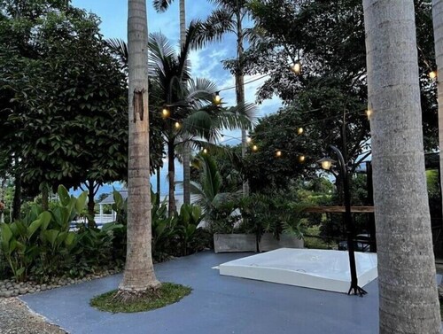 Spectacular and Luxurious Countryside House with Jacuzzi
