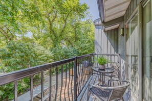 Property grounds - Dream Spot-HOT TUB close to Dtown, 10 min to the Airport, tons of Food Options! (Calgary)