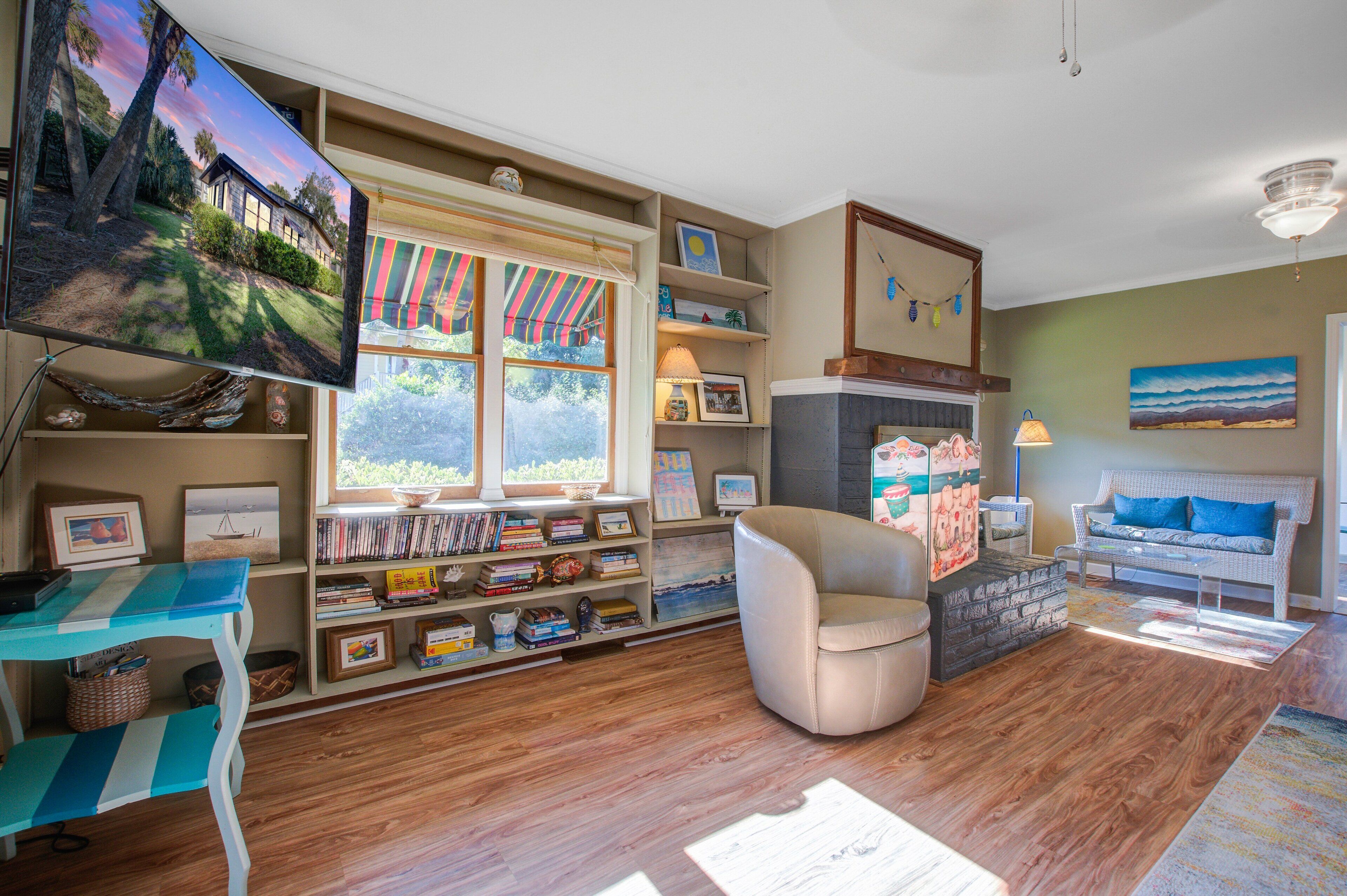 Charming Folly Cottage! Easy Walk To Beach Access & Town. Pets Ok, Large Yard - Folly Daze - Folly Beach, SC