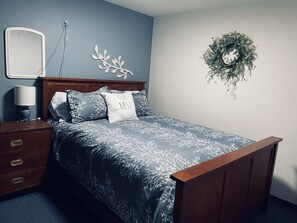 5 bedrooms, iron/ironing board, WiFi, bed sheets