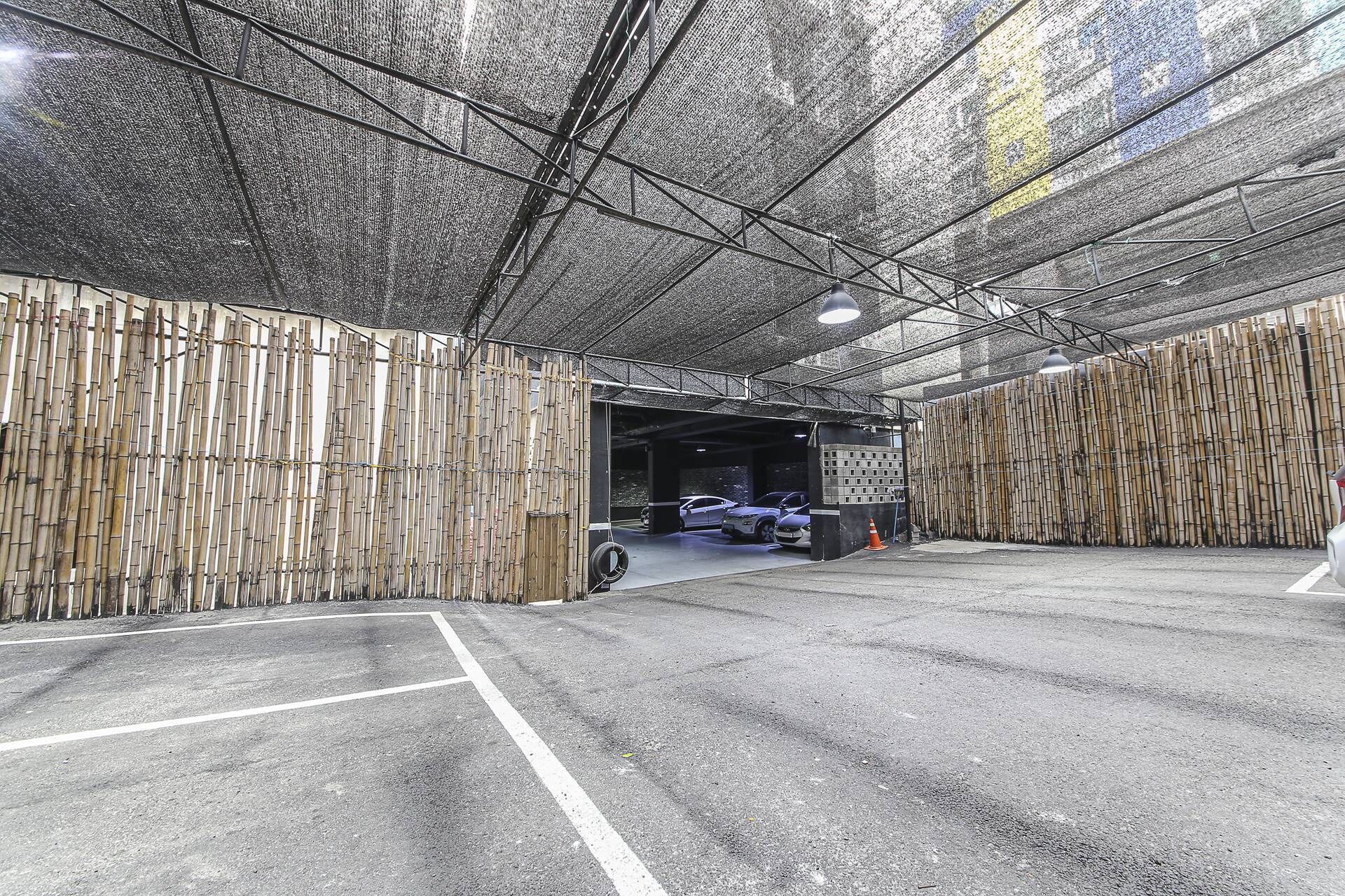 Self-parking (surcharge) 20000 per night