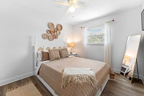 2 bedrooms, desk, iron/ironing board, internet