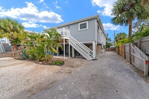 Exterior - Tranquil Tide| Steps to Beach, Local Charm, Balcony (Indian Rocks Beach)