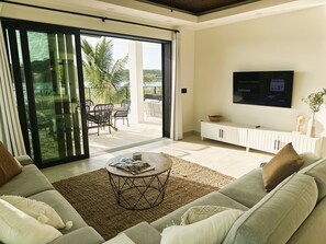 Living area - Márohu, 3BR Beach Oasis on Flamingo Lake (Venetian Road Settlement)