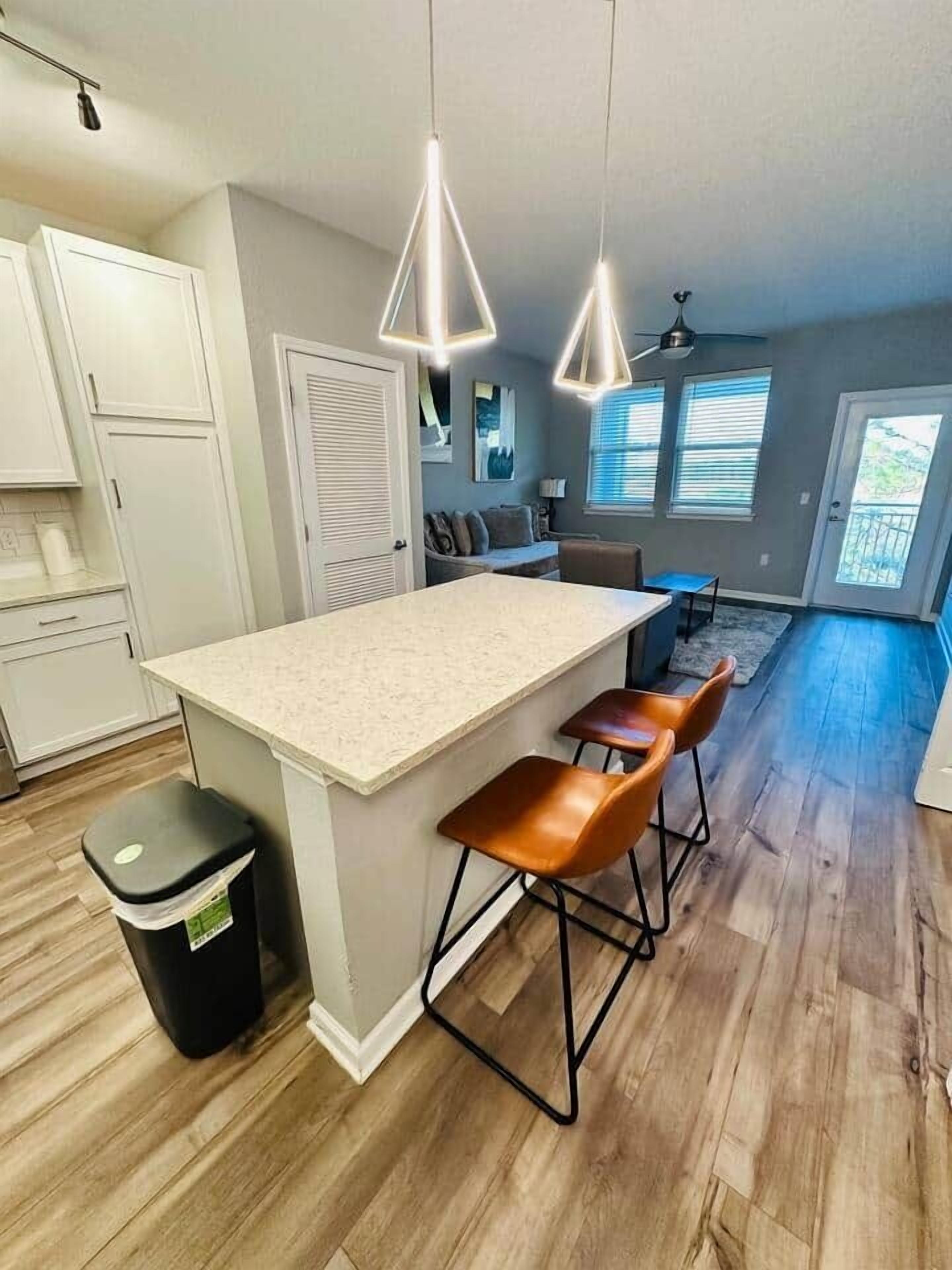 Luxury Stay  Minutes From Jax Airport + Stjohns River - Jacksonville, FL