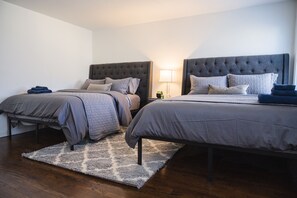 2 chambres, fer et planche à repasser, Wi-Fi, draps fournis