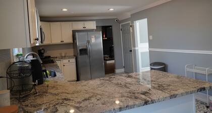 Pets Welcome🐕🦺🐈.3 Bedroom,2 Full Bath.Dedicated Workspace