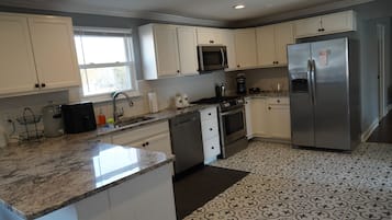 KylskÄp, mikrovÄgsugn, ugn och spishÀll