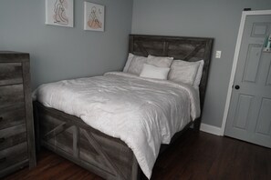 3 室のベッドルーム、デスク、アイロン / アイロン台、WiFi