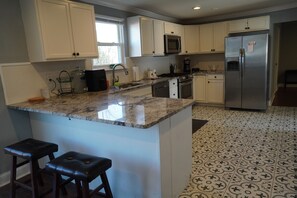 Fridge, microwave, oven, stovetop - Pets Welcome🐕‍🦺🐈.3 Bedroom,2 Full Bath.Dedicated Workspace (Monroe)