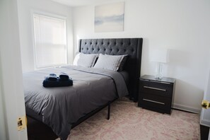 2 chambres, fer et planche Ă repasser, draps fournis