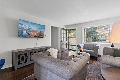 Sleeps 5, 3 Queen Beds, Centrally Located, Near Downtown KC & County Club Plaza