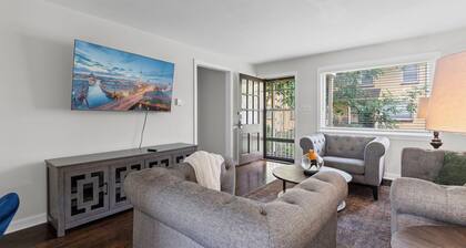 Sleeps 5, 3 Queen Beds, Centrally Located, Near Downtown KC & County Club Plaza