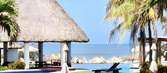 Luxury Diamante Apartment, Private Beach Club, 4 Bedrooms, 8 Guests
