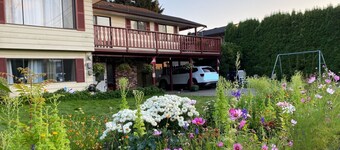 Safe clean quiet room, keyless private entry, close to Abbotsford airport & town