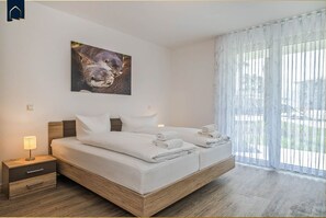 2 bedrooms, iron/ironing board, WiFi