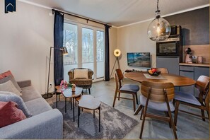 Unclassified image, 5 of 44, button