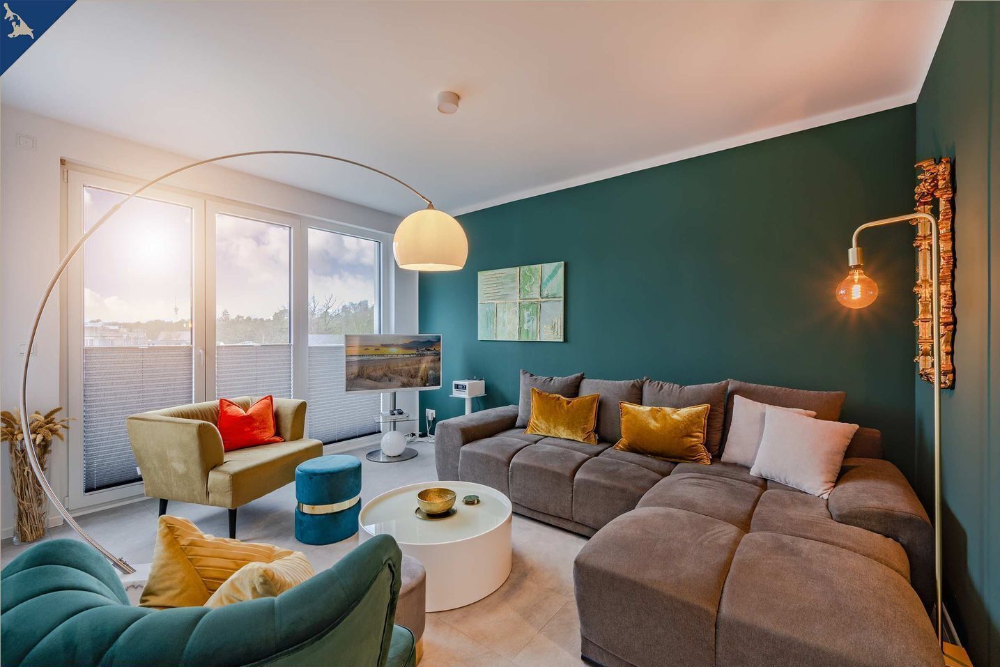 テレビ、DVD プレーヤー、ステレオ