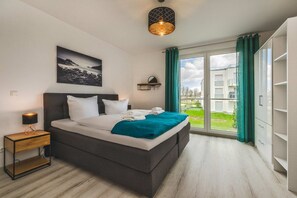 2 bedrooms, iron/ironing board, WiFi