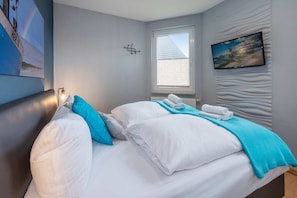 2 bedrooms, iron/ironing board, WiFi