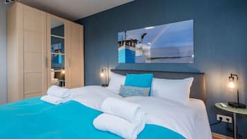 2 bedrooms, iron/ironing board, WiFi