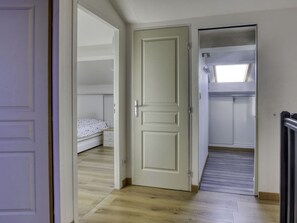 3 bedrooms, iron/ironing board, travel cot, WiFi
