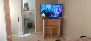 Enkeltrom – standard | Bad | Dusj, håndklær, såpe og toalettpapir