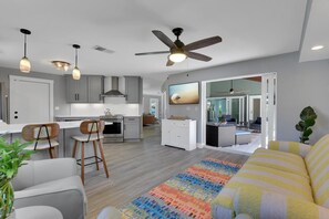 TV - Welcome to Clipper Casa, your gateway to the ultimate vacation experience! (Naples)