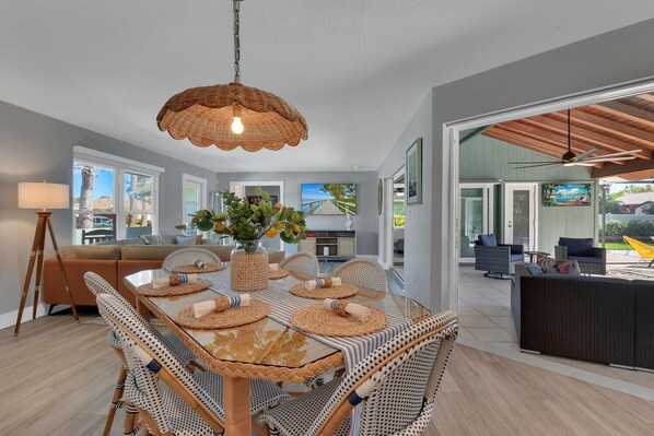 Dining - Welcome to Clipper Casa, your gateway to the ultimate vacation experience! (Naples)