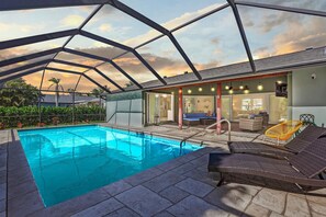 A heated pool - Welcome to Clipper Casa, your gateway to the ultimate vacation experience! (Naples)