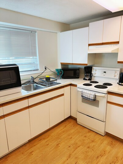 10min to Ferry.30 mins to airport. Family sized separate entrance.Pets-friendly.