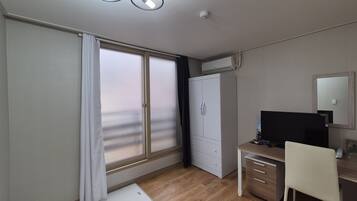 Basic Room (Non - Korean nationals only) | 1 bedroom, hypo-allergenic bedding, individually furnished, free WiFi