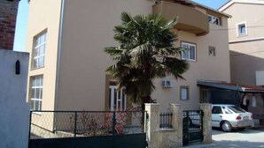 Apartment (Kate - free parking - A3 Srednji (2+2) | Exterior - Kate - Free Parking - A3 Srednji (Biograd na Moru)