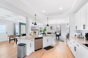 Fridge, microwave, oven, dishwasher - Sleek Serenity: Contemporary Elegance in details (Atlanta)