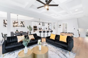 Smart TV, computer monitors - Sleek Serenity: Contemporary Elegance in details (Atlanta)