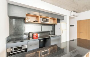 Familienapartment | Eigene Küche | Großer Kühlschrank, Mikrowelle, Ofen, Herdplatte