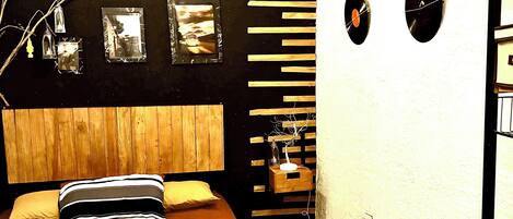 2 bedrooms, desk, free WiFi, bed sheets