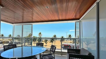 Apartment | Outdoor dining