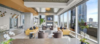 Reluxme | Lux 3BR Condo w/ Skyline View + Stadiums