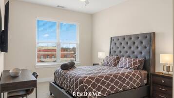 3 bedrooms, desk, iron/ironing board, travel crib