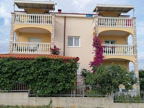 Apartment (Maca - seaview & private parking - A3) | Exterior - Maca - Seaview & Private Parking - A3 (Sibenik)