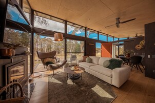 Luxury Villa, 1 Queen Bed with Sofa bed | Living area