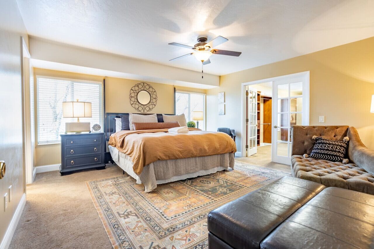 Desk, iron/ironing board, WiFi, bed sheets